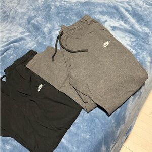 Two pairs f men’s xxl sweatpantss